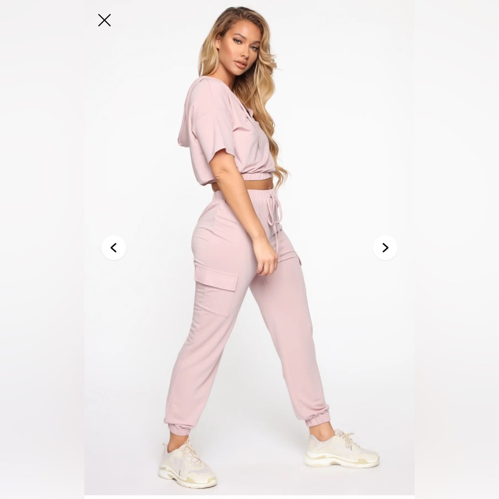 Fashion Nova Set Light Pink Jogger.